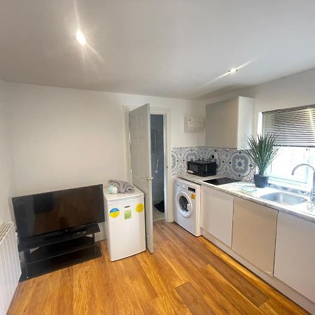 One Bedroom Annex With Private Entrance Morden  Buitenkant foto