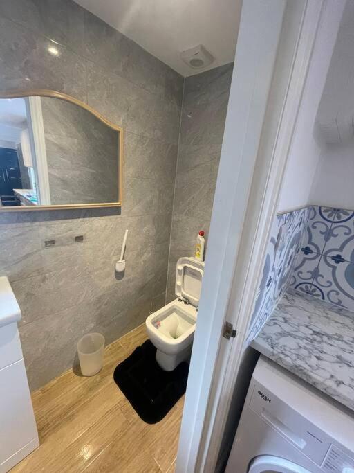 One Bedroom Annex With Private Entrance Morden  Buitenkant foto