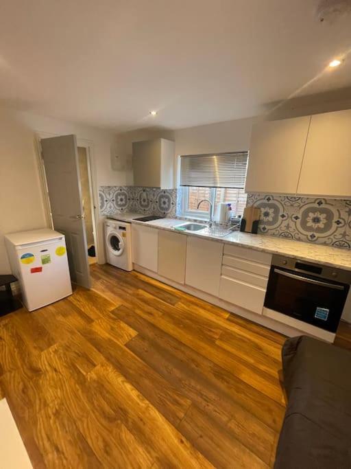 One Bedroom Annex With Private Entrance Morden  Buitenkant foto